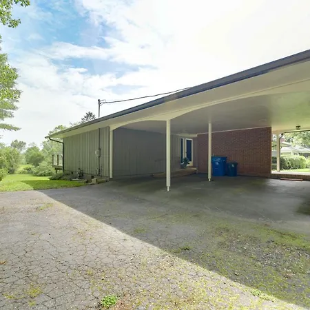 Centrally Located Brevard Home With Deck And Fire Pit!